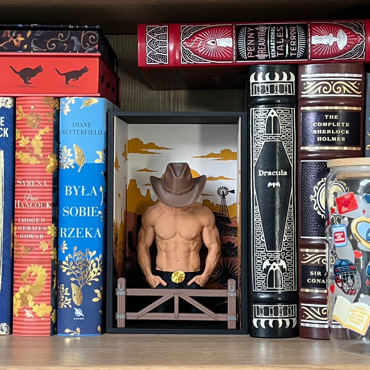 Cowboy Romance Book Nook – dekoracja na półkę dla miłośników książek