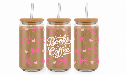BOOKS AND COFFEE PINK - KUBEK SZKLANY ZE SŁOMKĄ I POKRYWKĄ