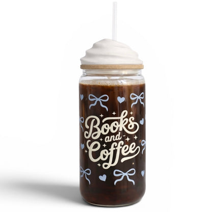 BOOKS AND COFFEE BLUE - KUBEK SZKLANY ZE SŁOMKĄ I POKRYWKĄ