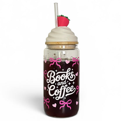 BOOKS AND COFFEE PINK - KUBEK SZKLANY ZE SŁOMKĄ I POKRYWKĄ