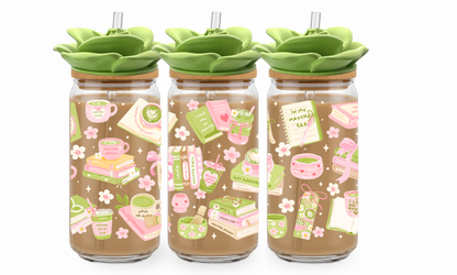 MATCHA AND BOOKS  - KUBEK SZKLANY ZDOBIONY ZE SŁOMKĄ I POKRYWKĄ